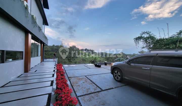 Rumah Mewah 3 Lantai Di Resor Dago Pakar