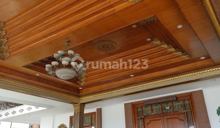 Gedung Graha Sarina Vidi. Best Location Good Invest