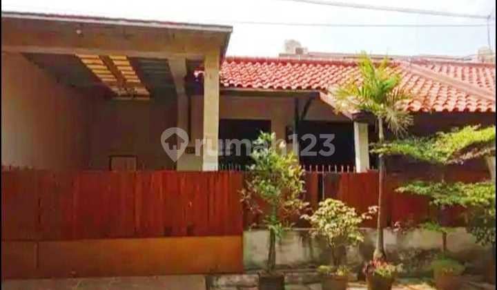 Rumah Strategis Hitung Tanah Dalam Komplek Nyaman Strategis