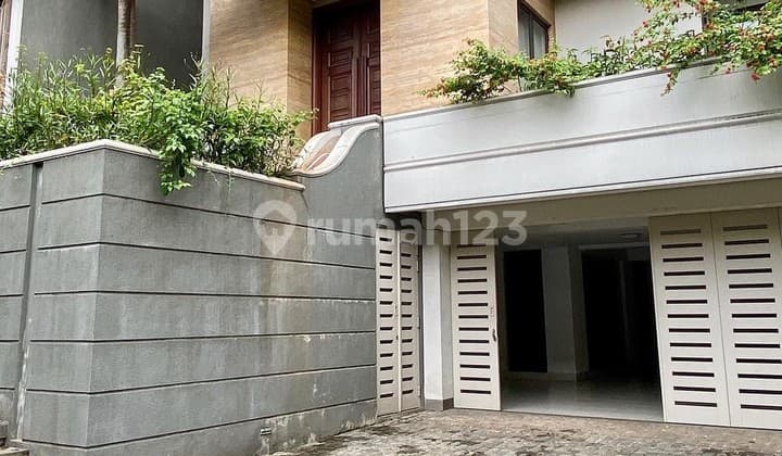 Rumah 2 Lantai Dekat Area Perkantoran Sudirman Jakarta Pusat