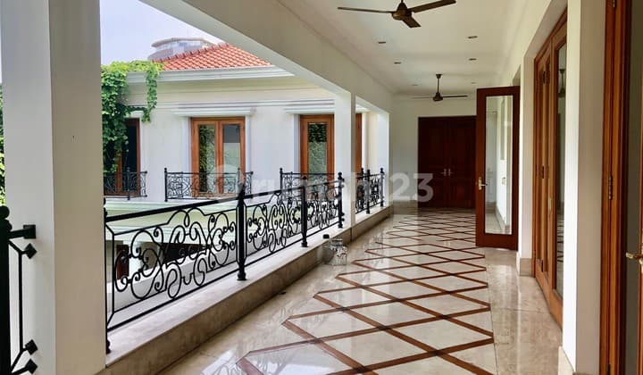 Rumah Mewah Siap Huni Area Widya Chandra Sudirman Jakarta Pusat