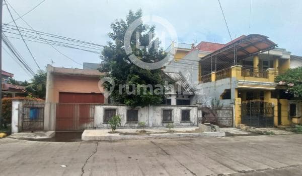 Hook House 195, Needs Renovation in Bintang Metropole Housing, Bekasi