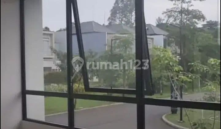 Rumah di Sierra Serenia Hills Posisi Hook Lingkungan Asri