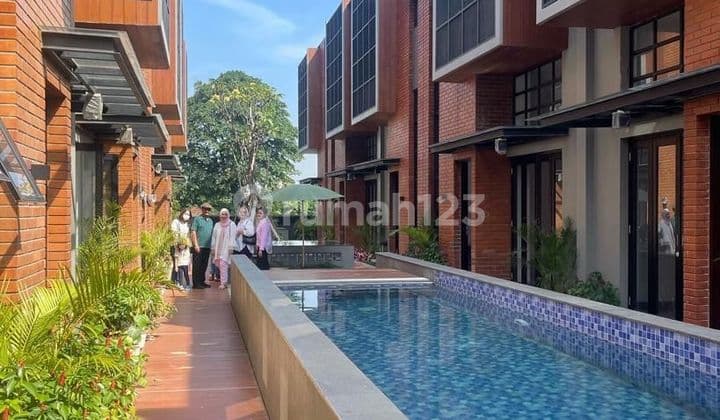 Rumah Dijual Brand New Siap Huni di Kemang Fasilitas Kolam Renang