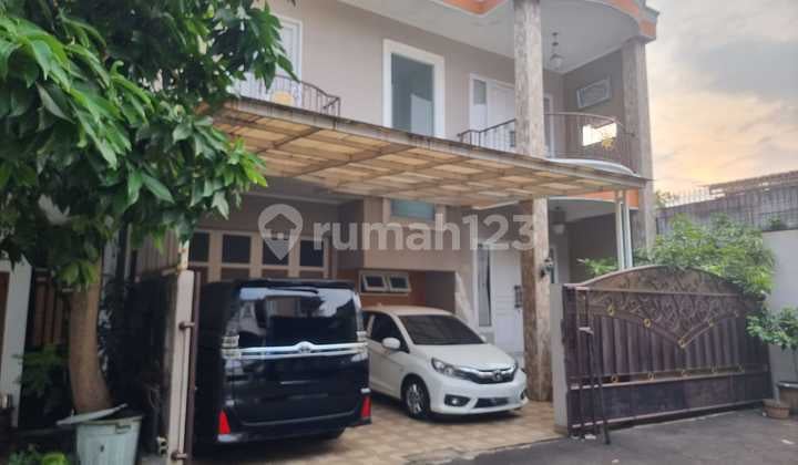 Super Cheap House for Sale Inside Jagakarsa Complex by the Roadside
