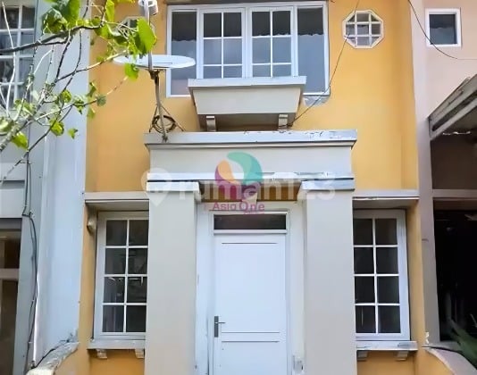 Translation: "Cheap Sale 2-Story House Near Jatikarya Toll Cibubur"