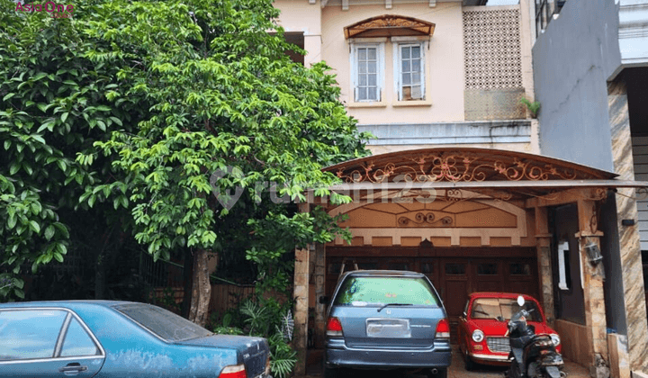 Rumah Semi Furnished Raffles Hills, Jakarta Timur