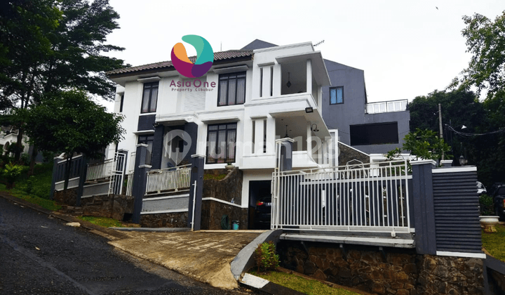 Rumah 3 Lantai Bagus Hook SHM di Bukit Golf Cibubur, Bogor