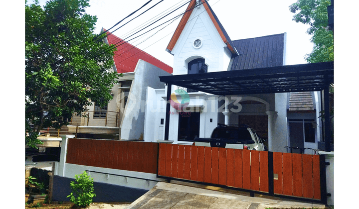 Rumah Cantik Modern Terenovasi di Bukit Golf Dekat Pintu Toll