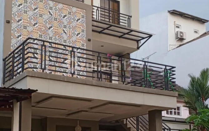 Rumah 3 Lantai Semi Furnished di Kota Wisata Cibubur