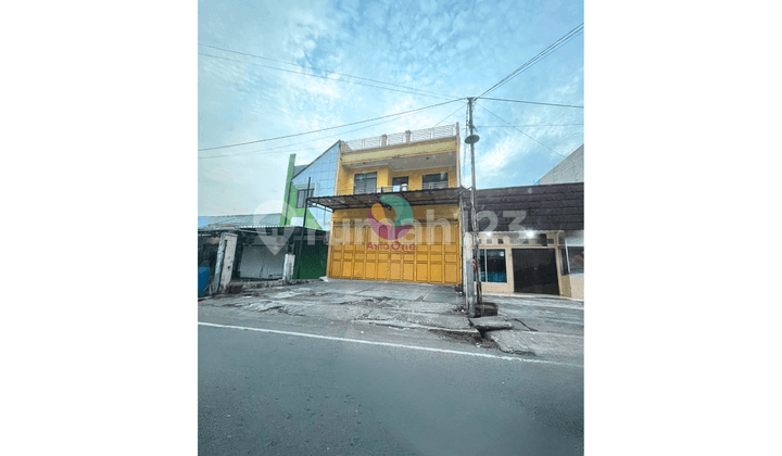 Ruko 2.5 Lantai Rapi Siap Pakai SHM Dekat Pintu Toll