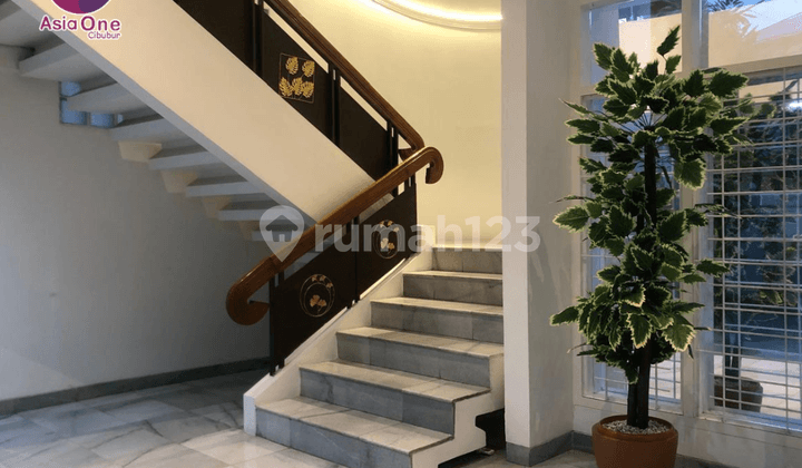 Luxury House with Swimming Pool SHM Kebayoran Lama, South Jakarta