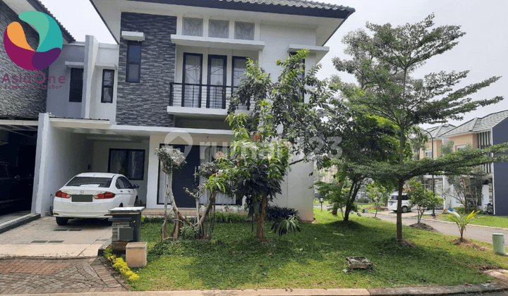 Rumah Hook Pemandangan Lapangan Golf SHM Legenda Wisata, Jakarta Timur
