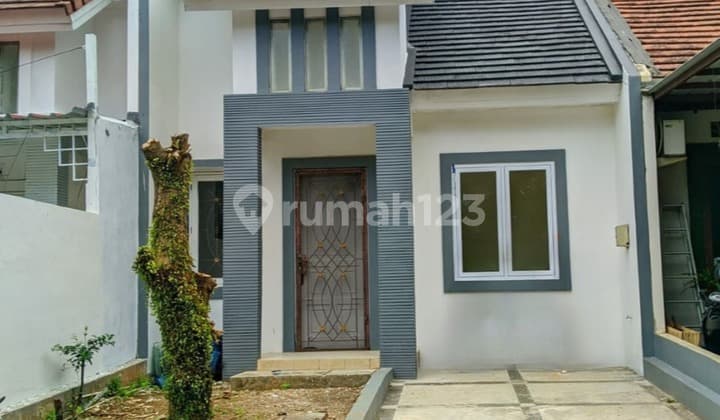 Rumah Rapi Minimalis Legenda Wisata, Jakarta Timur