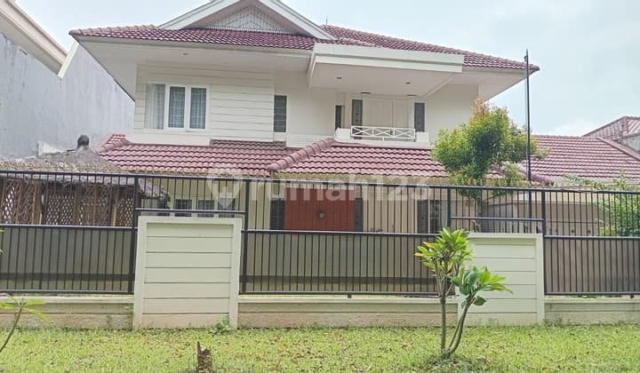 Disewakan Rumah Megah dengan Kolam Renang Dekat MRT Lebak Bulus