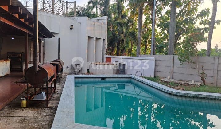 Asri 2-Story House With Swimming Pool in Pangkalan Jati
