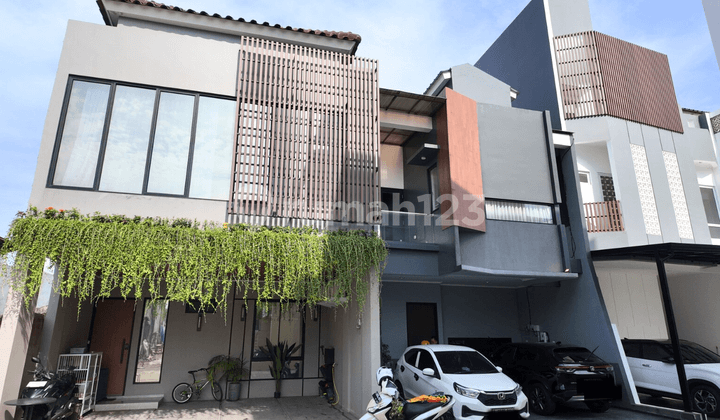 5 Menit ke Stasiun Buaran | Rumah Modern di Ptb Duren Sawit