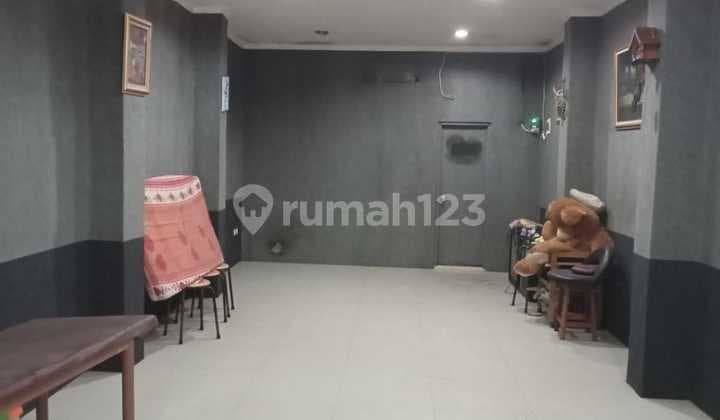 2.5-Story Shop House Ideal for Business Located by the Roadside, Pandeglang, Banten