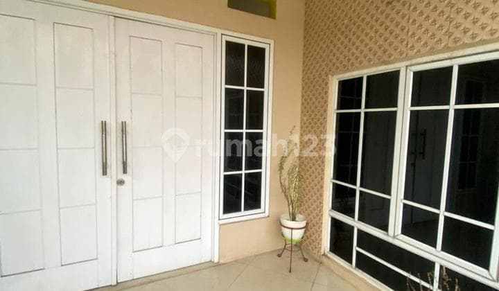 Rumah Mewah Furnished Lokasi Sangat Strategis di Depok Baru