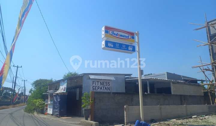 Rumah Ada Kios dan Toko Lokasi Strategis Lokasi di Sepatan Timur