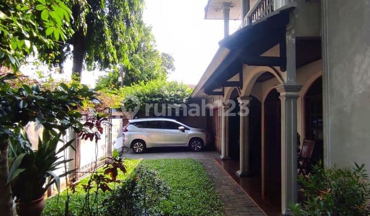 Rumah luas strategis dinPetukangan Selatan .Jakarta Selatan