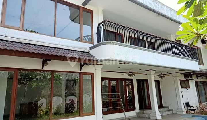 Rumah Halaman Luas Disewakan.cocok Untuk Usaha Atau Perkantoran