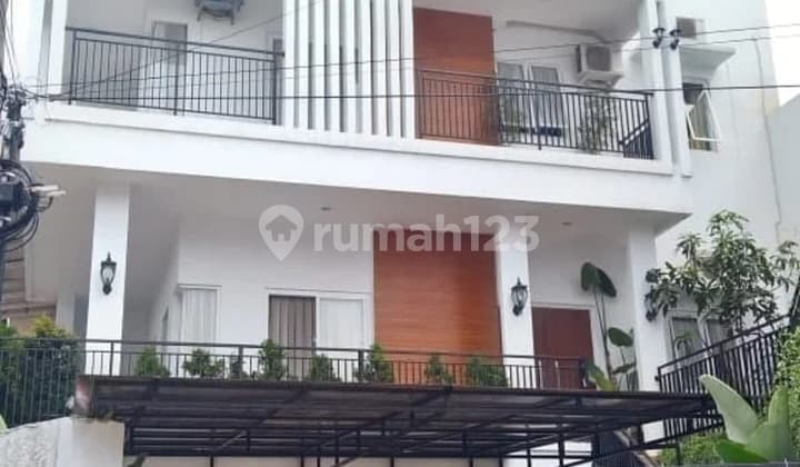 Rumah 4 Lantai Siap Huni Lokasi Strategis di Cinere Depok