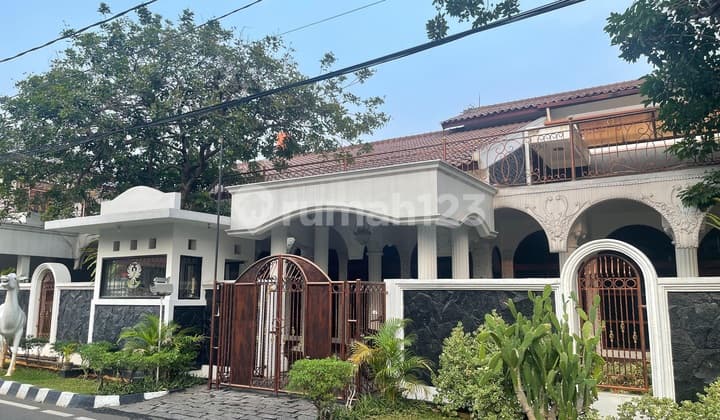 Rumah Mewah Ada Kolam Renang Lokasi Strategis di Pondok Kelapa
