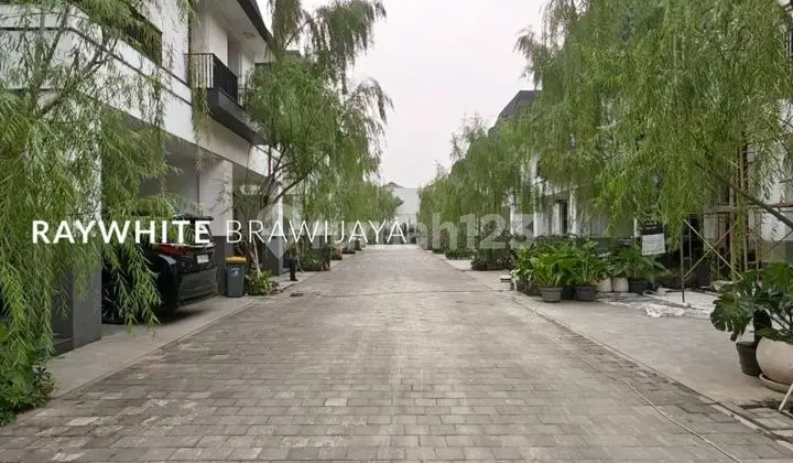 Brand New Ready-to-Occupy Townhouse in Pondok Indah Area