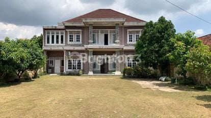 RUMAH MEWAH 2 LANTAI BONUS FURNITURE SIAP HUNI