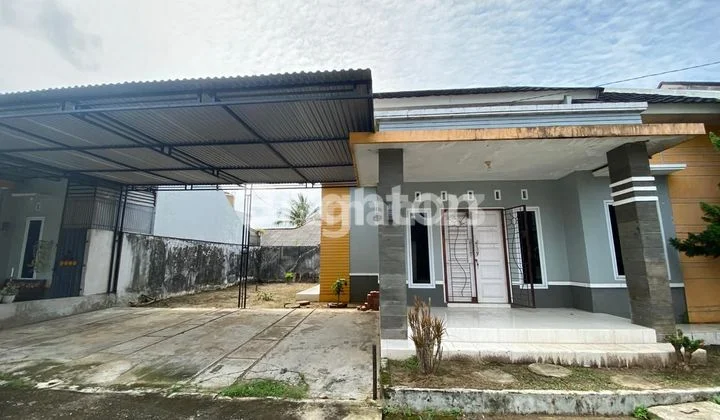 RUMAH BAGUS SIAP HUNI TANAH LUAS DALAM KOMPLEK