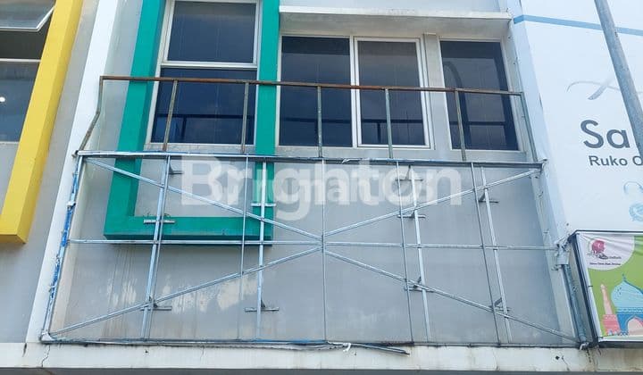 Ruko 3 Lantai Siap Pakai Hadap Tangga Di Opi Mall