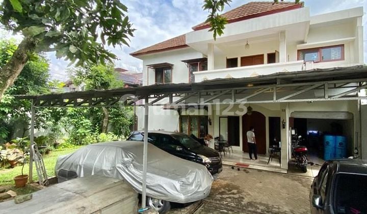 Di jual rumah bagus , halaman luas - jagakarsa