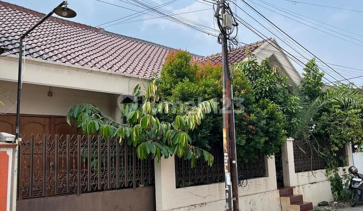 Rumah 1.5 Lantai Dalam Komplek Posisi Hook, Perum Bukit Cimanngis Depok