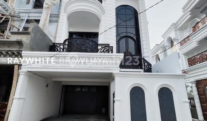 Rumah Mewah Modern Classic Dalam Townhouse Area Jagakarasa
