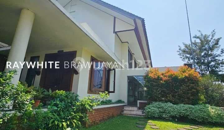 Rumah Nuansa Villa Lokasi Strategis Area Lebak Bulus