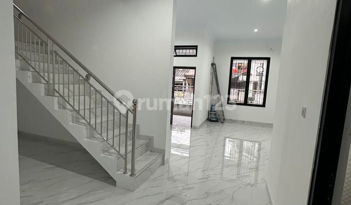 Modern House Ready to Occupancy in Harapan Indah, Bekasi