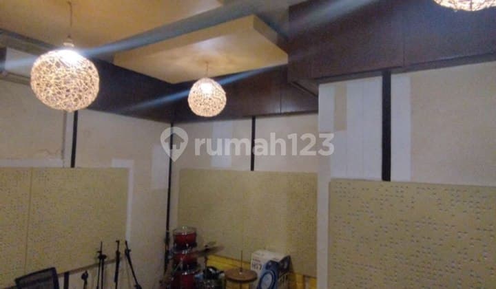 Ruang Usaha 3 Lantai Area Kemang Timur - Strategis & Fleksibel untuk Bisnis