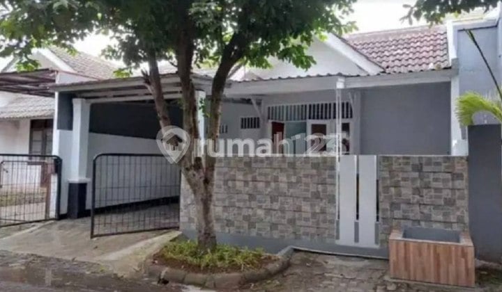 Rumah Nyaman 4 Kamar Tidur di Kemang Pratama 2 - AC, Carport, Cuma 50 Juta/Tahun!