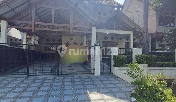 Rumah Luas Cocok untuk Kantor Modern – Strategis di Kemang Pratama!