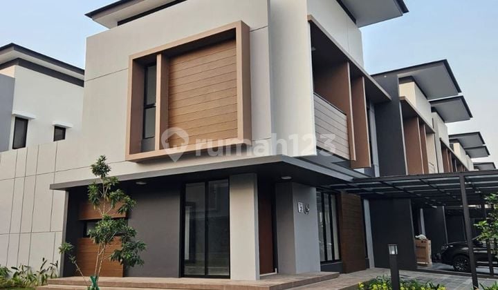 Dijual Rumah Hook 2 Lantai Di Cluster Mulberry, Summarecon Bekasi (ter)
