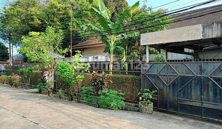 Price Drop!!! 2-Story Hook House on Jl. Tanah Kusir South 2-Story House Needs Renovation SHM
