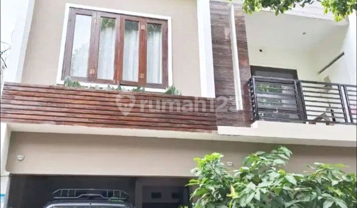 DIJUAL RUMAH 2 LANTAI DI GRIYA METROPOLITAN, BEKASI BARAT