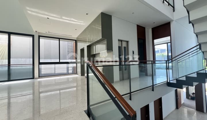 Lyndon Type Lebar 12 Cantik 3 Lantai 5+1 Kamar Full Marmer Mewah di Navapark