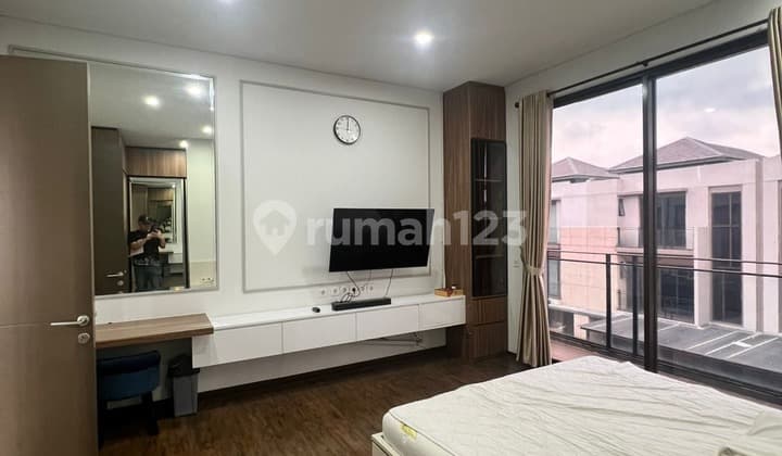 Zora Keia BSD City Rumah Furnished 4 KT Hadap Selatan Rapi AC Lengkap Cantik Mewah Siap Huni Lingkungan Nyaman Lokasi Strategis