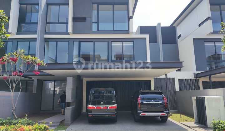 Navapark Lyndon BSD Cheapest 3 Storey 5-Bedroom South-Facing Unfurnished Luxury Premium Beautiful Cluster Strategic Location Comfortable Environment