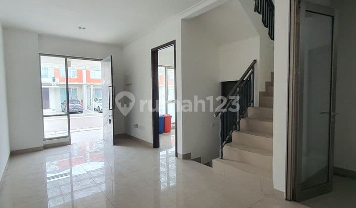 Disewakan Rumah 6x12.5 M2 Pik 2 3 Kt Kosongan Murah