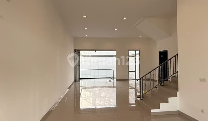 Disewakan Rumah uk. 10x30m2 PIK 2 Kosongan Strategist siap Huni