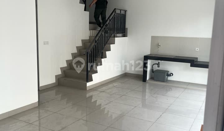 Disewakan Rumah Uk. 8X10m2 Pik 2 Kosongan Tahunan Murah