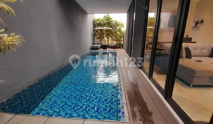 Rumah mewah di pesanggrahan ada swiming poll